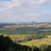 Andrzejówka - Klina Paragliding Fly, Zbyszek walczy na ostatnich noszeniach.