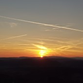 Zachód słońca z perspektywy paralotni.