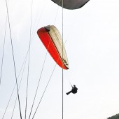 Grzmiąca Paraglideing Fly, Ktoś wplątał mi się w liny